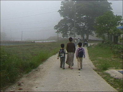 우리집 아이들 학교 가는 길 